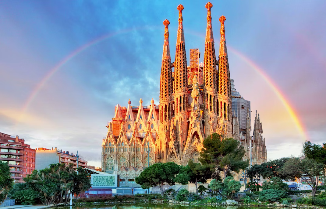b299bd25f75c1e299c877fed458576fa sagrada familia facades