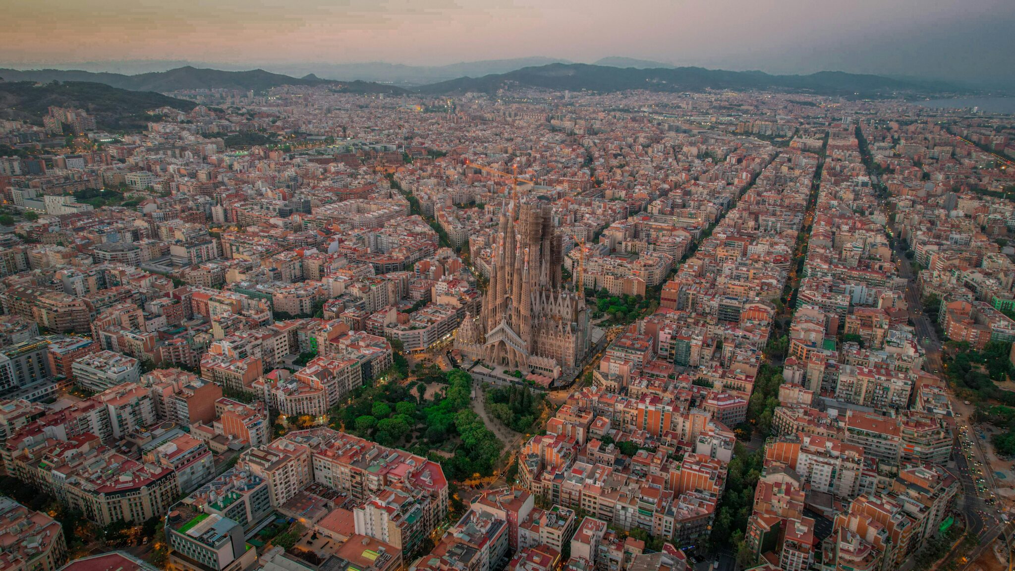free photo of an aerial view of barcelona city